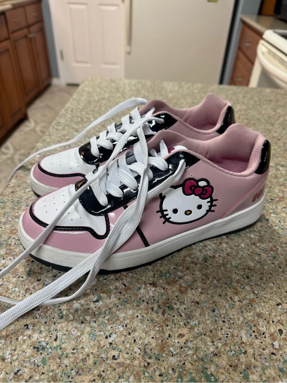 Hello Kitty Pink Womens 9 Lace-Up Sneakers
